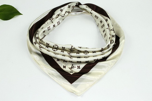 Iv square scarf 02